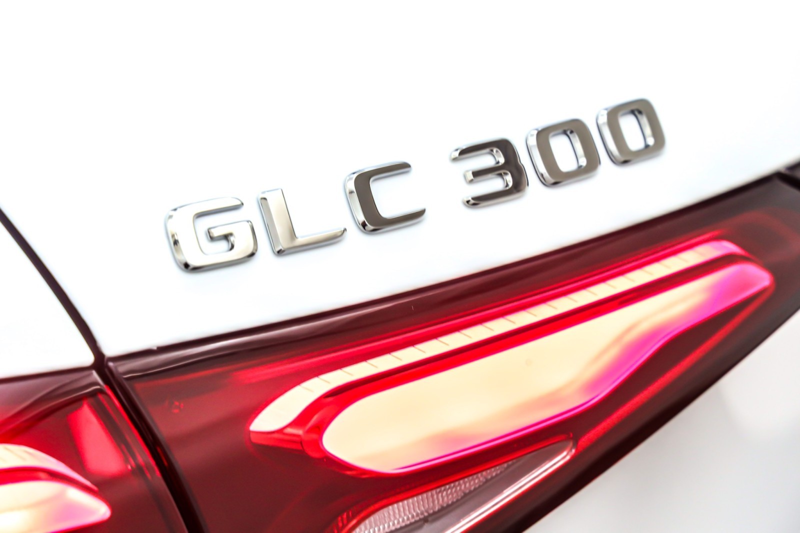 New 2026 Polar White Mercedes-Benz GLC 300 image 9