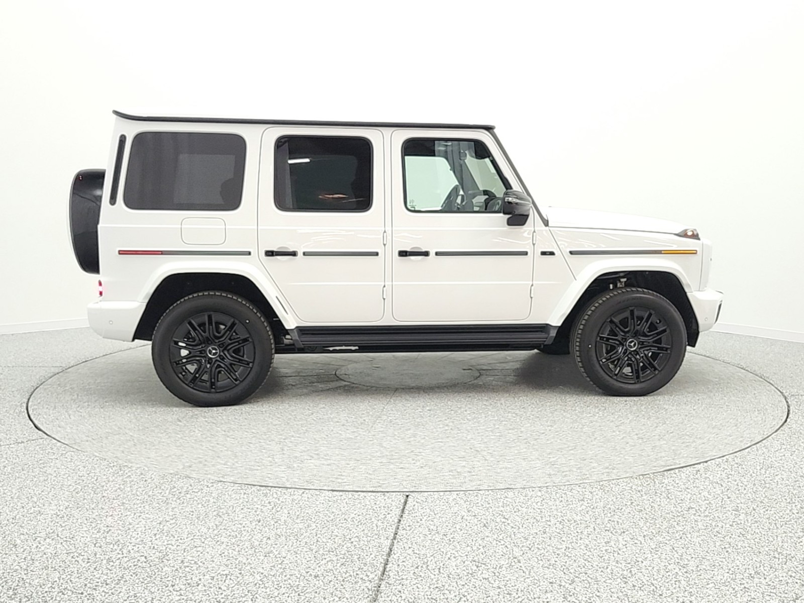 New 2026 MANUFAKTUR Moonlight White Metallic Mercedes-Benz G 580e image 4