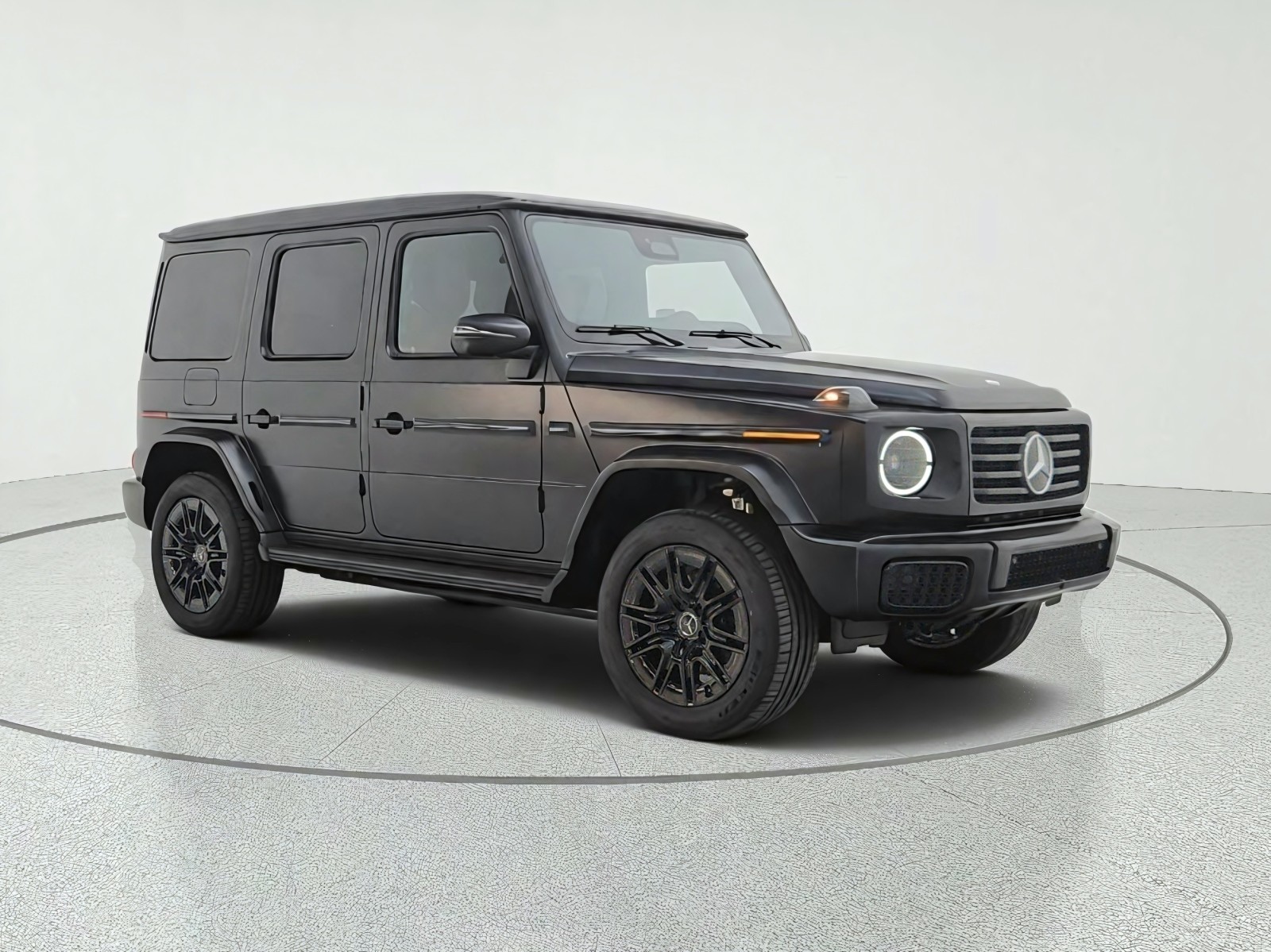 New 2027 MANUFAKTUR Night Black magno Mercedes-Benz G 580e SUV image 3