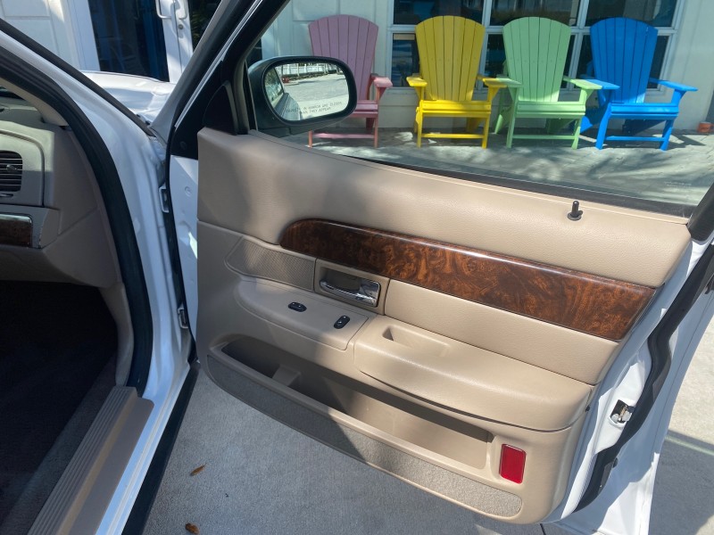 2005 Mercury Grand Marquis GS LOW MILES 49,348 in , 