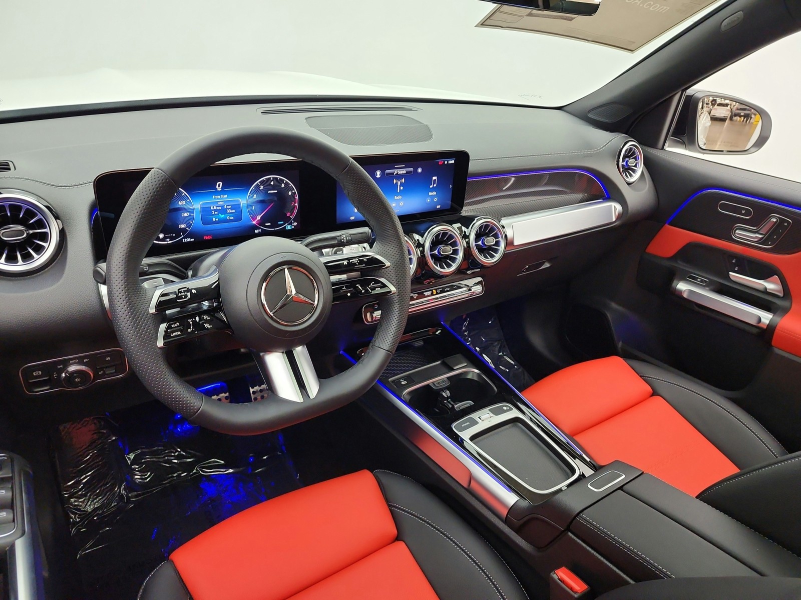 New 2026 Polar White Mercedes-Benz GLB 250 SUV image 9