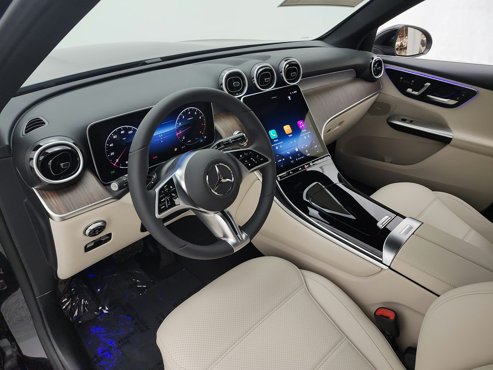 New 2026 Black Mercedes-Benz GLC 300 SUV image 9