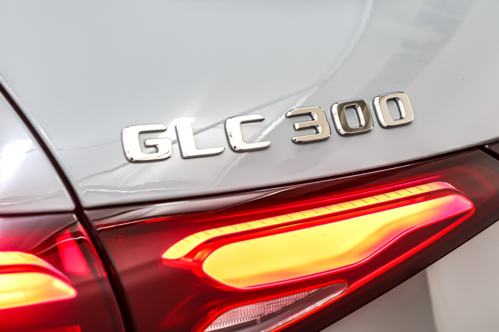 New 2026 MANUFAKTUR Alpine Grey Mercedes-Benz GLC 300 image 9