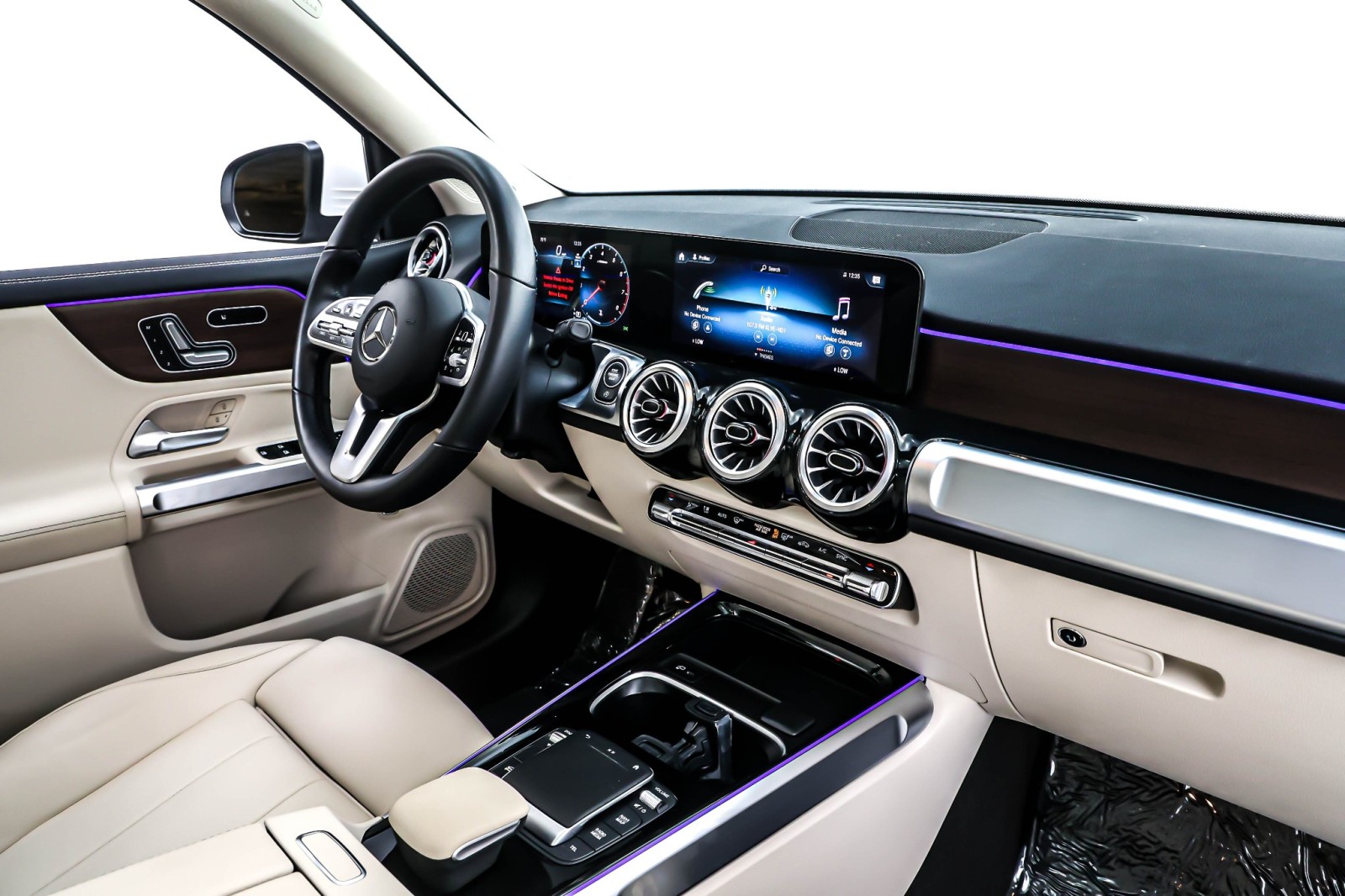 Used 2023 Polar White Mercedes-Benz GLB 250 image 15