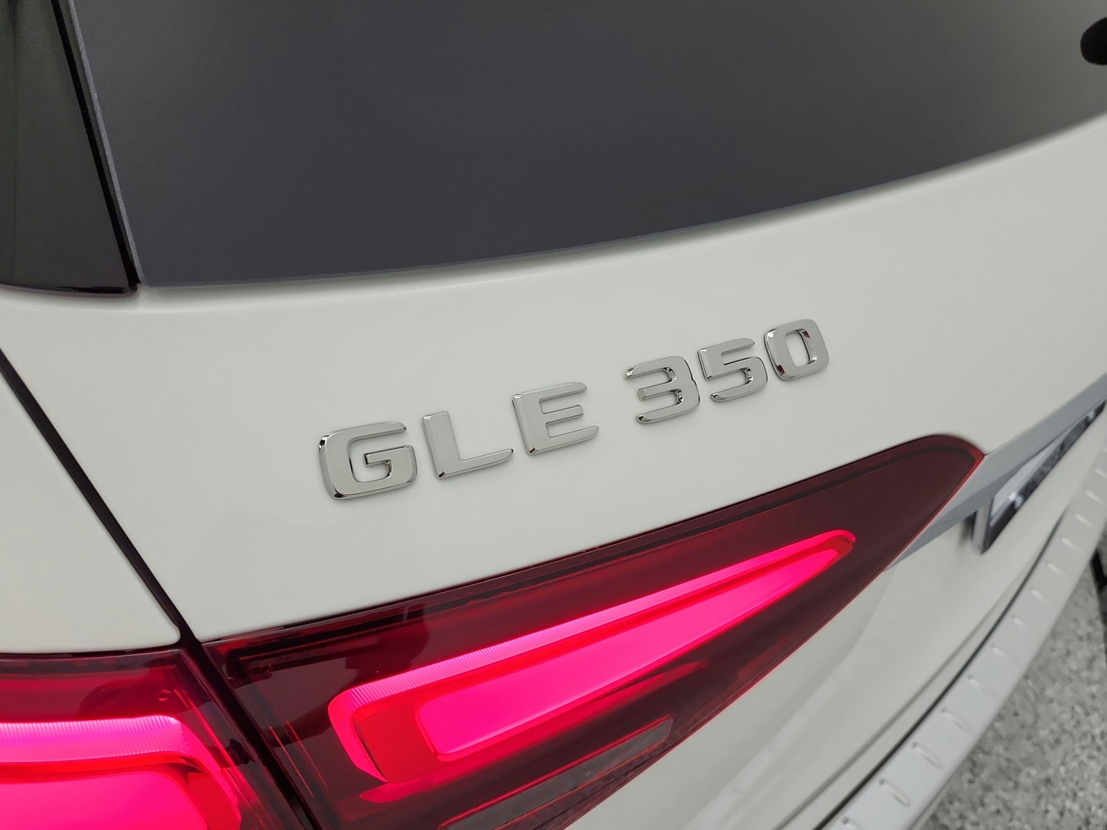 New 2026 Polar White Mercedes-Benz GLE 350 image 17