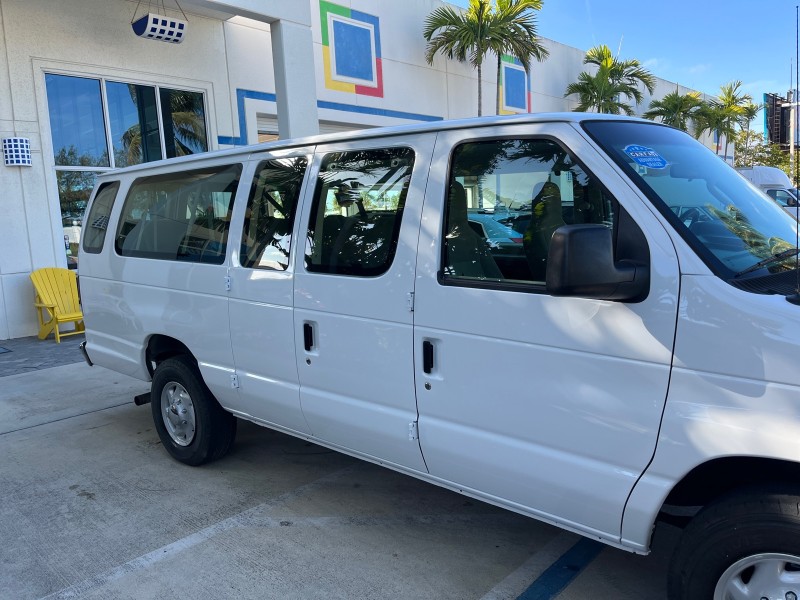 2010 Ford Econoline Wagon 15 PASS XLT LOW MILES 75,859 in , 