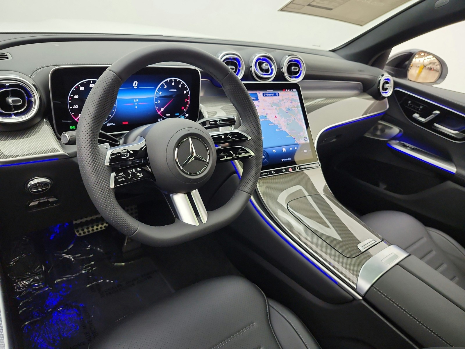 New 2026 MANUFAKTUR Moonlight White Metallic Mercedes-Benz GLC 300 4MATIC® Coupe image 9