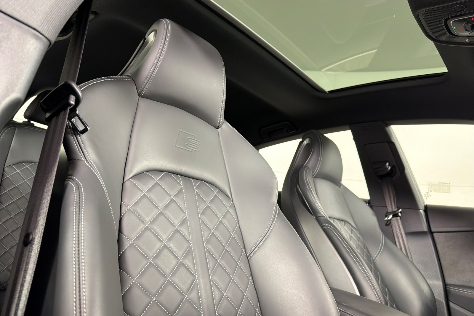 Used 2023 Daytona Gray Pearl Effect Audi Premium Plus 3.0 TFSI quattro image 15