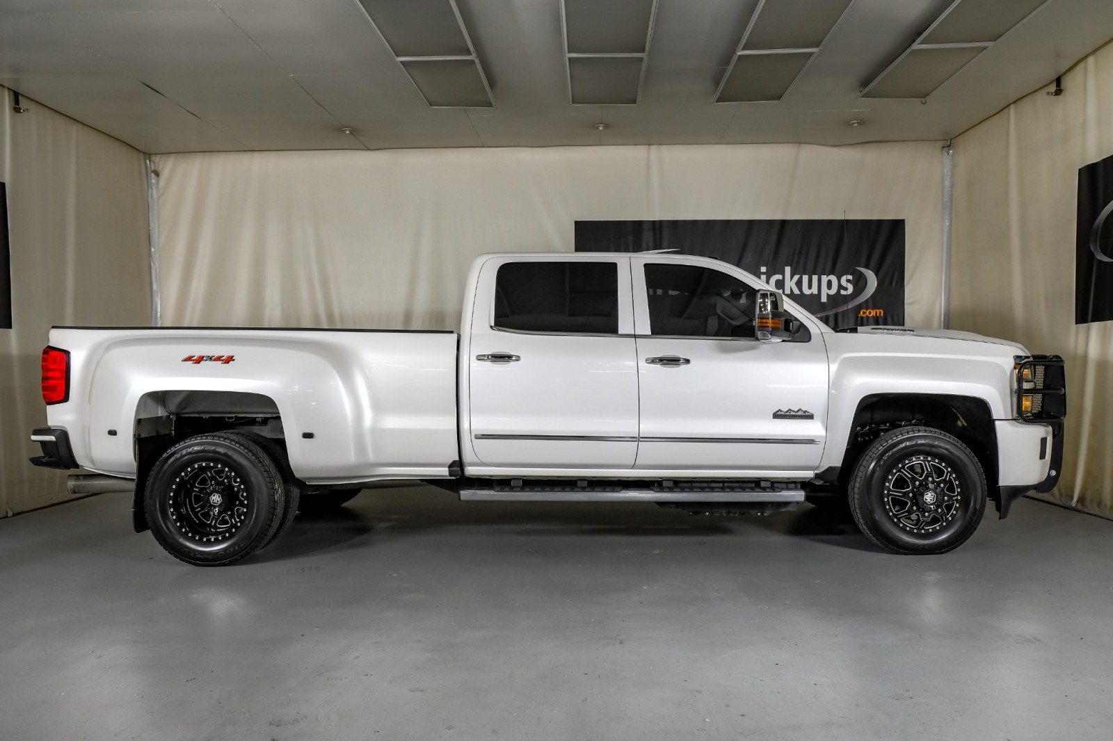 2018 Chevrolet Silverado 3500HD High Country 5