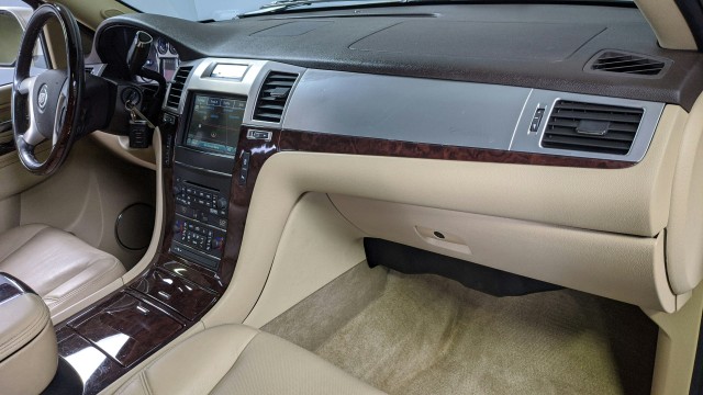 2012 Cadillac Escalade Luxury 21