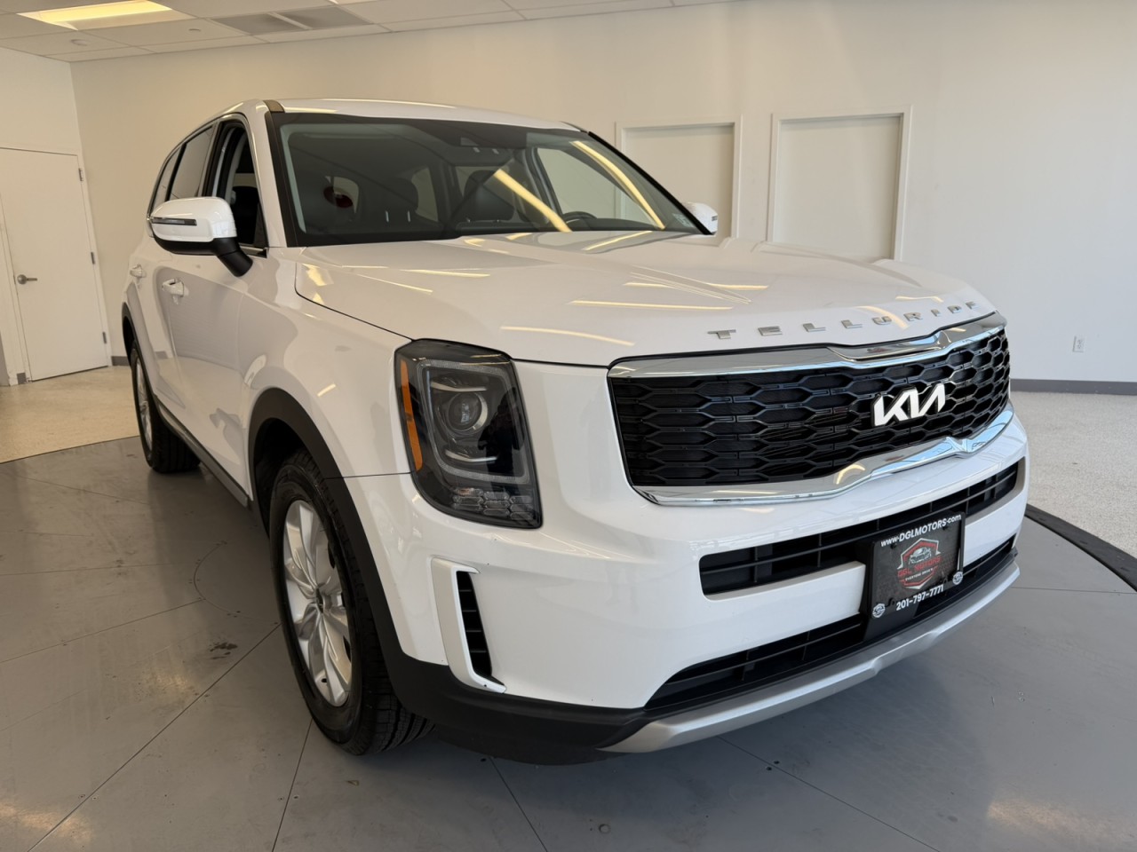White 2022 Kia Telluride LX AWD SUV / Crossover All-Wheel Drive Automatic