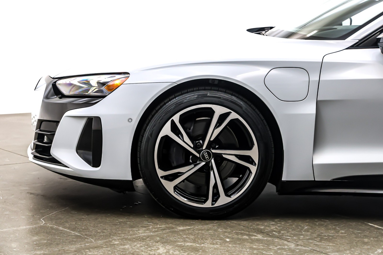 Used 2024 Suzuka Gray Metallic Audi quattro image 11