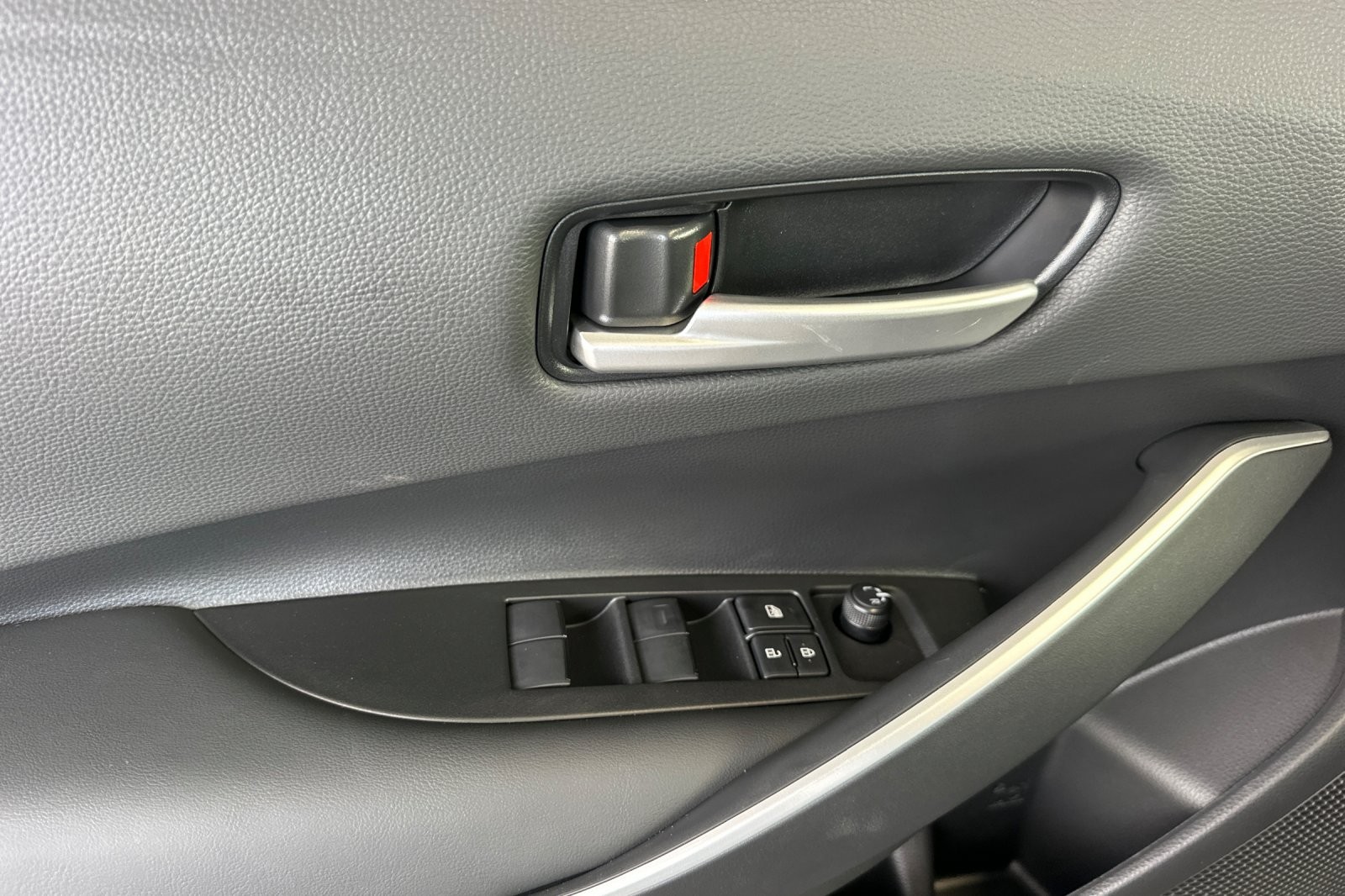 2025 Toyota Corolla Hybrid SE photo 8