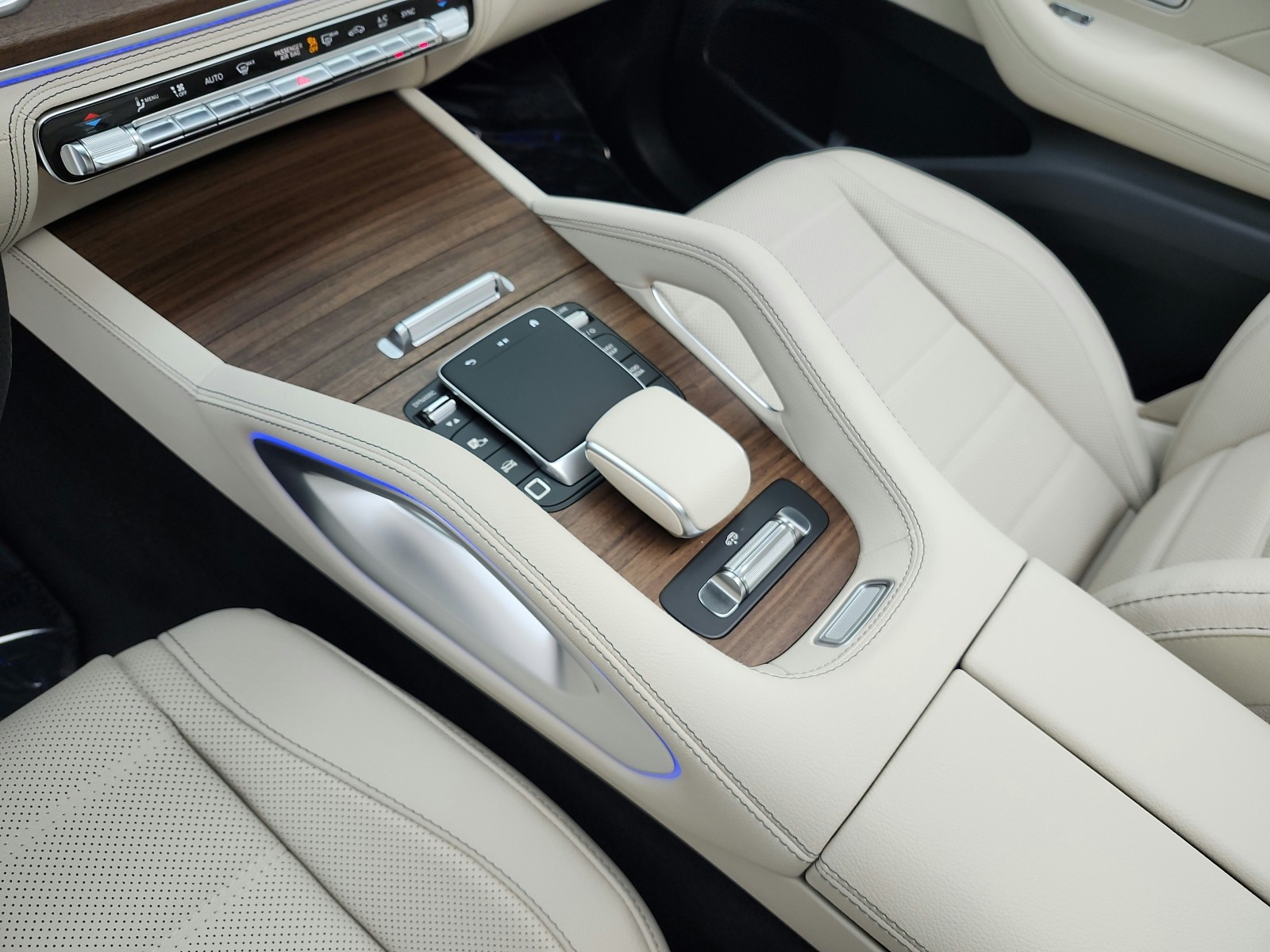 New 2026 Polar White Mercedes-Benz GLS 580 4MATIC® SUV image 10