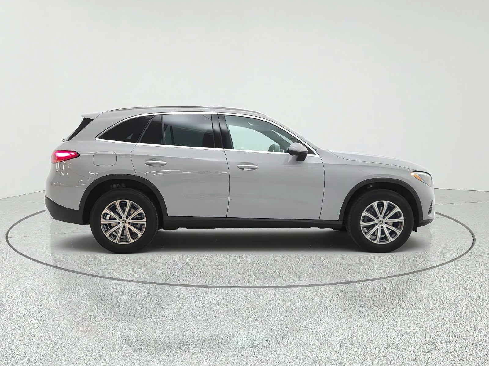 New 2027 MANUFAKTUR Alpine Grey Mercedes-Benz GLC 300 SUV image 4
