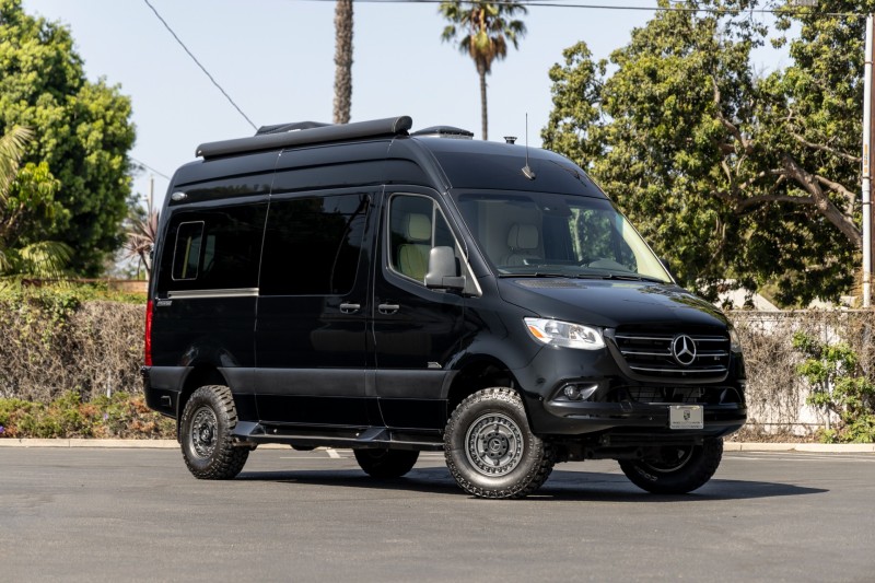 2019 Mercedes-Benz Sprinter 2500 Crew LUXURY RV Midwest Automotive Designs Daycruiser 144 4x4 in , 