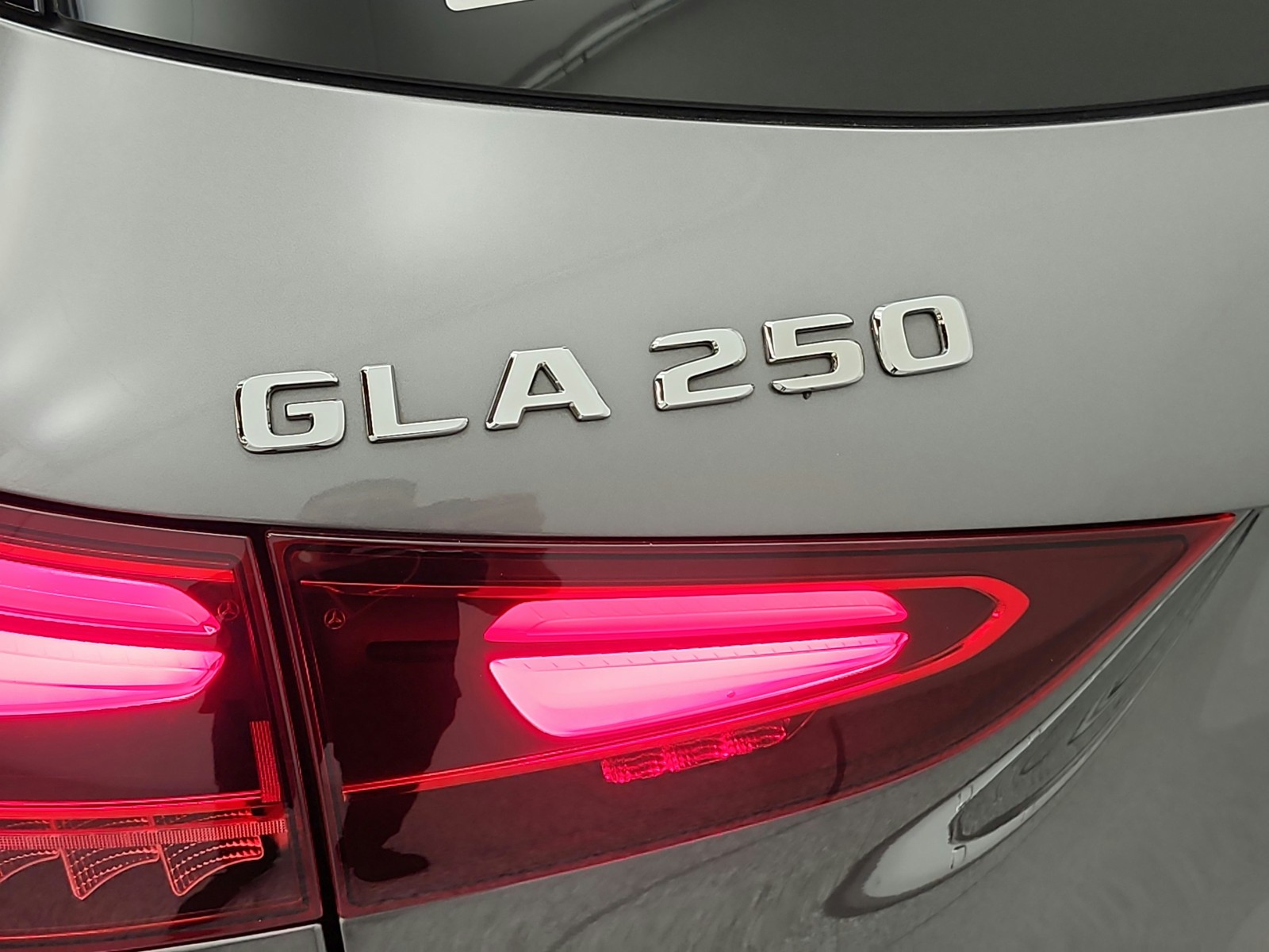 Used 2025 Mountain Grey Metallic Mercedes-Benz GLA 250 SUV image 23