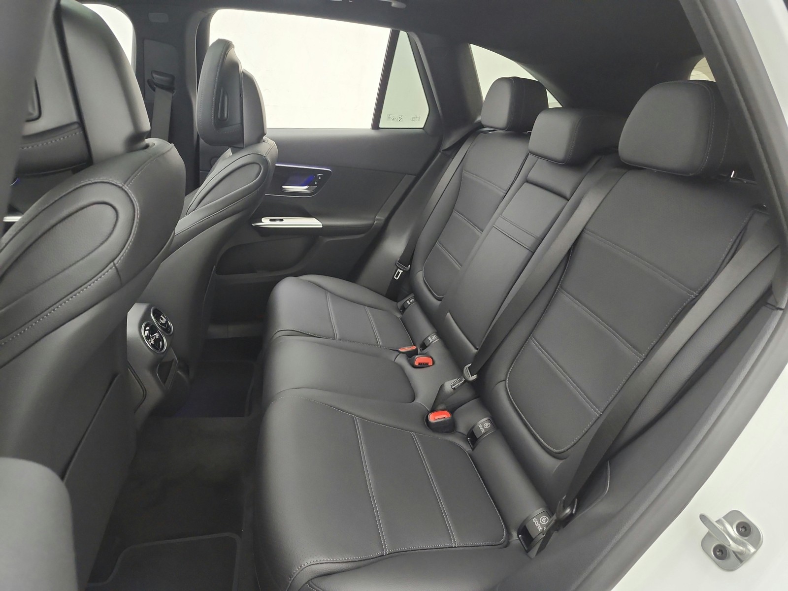 New 2026 Polar White Mercedes-Benz GLC 300 image 11