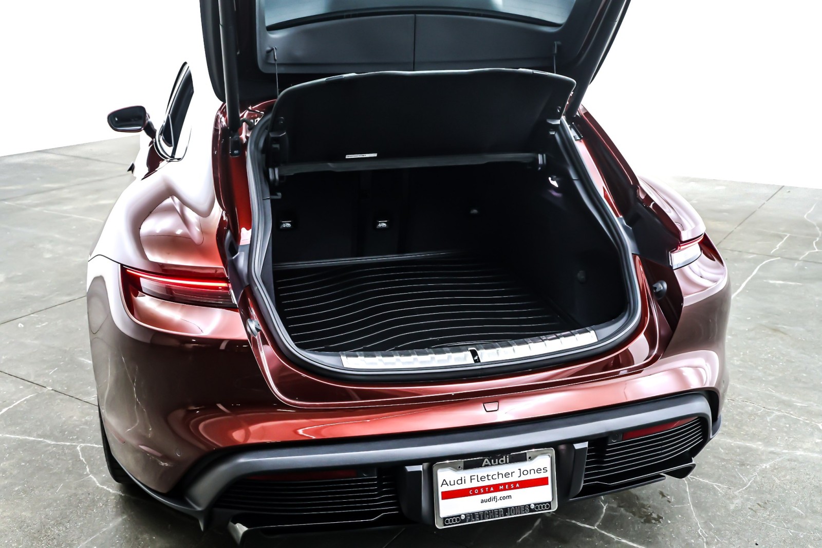 Used 2023 Cherry Metallic Porsche GTS Sport Turismo AWD image 21