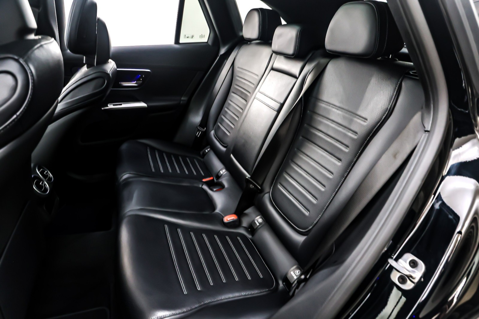 New 2026 Black Mercedes-Benz GLC 300 image 8