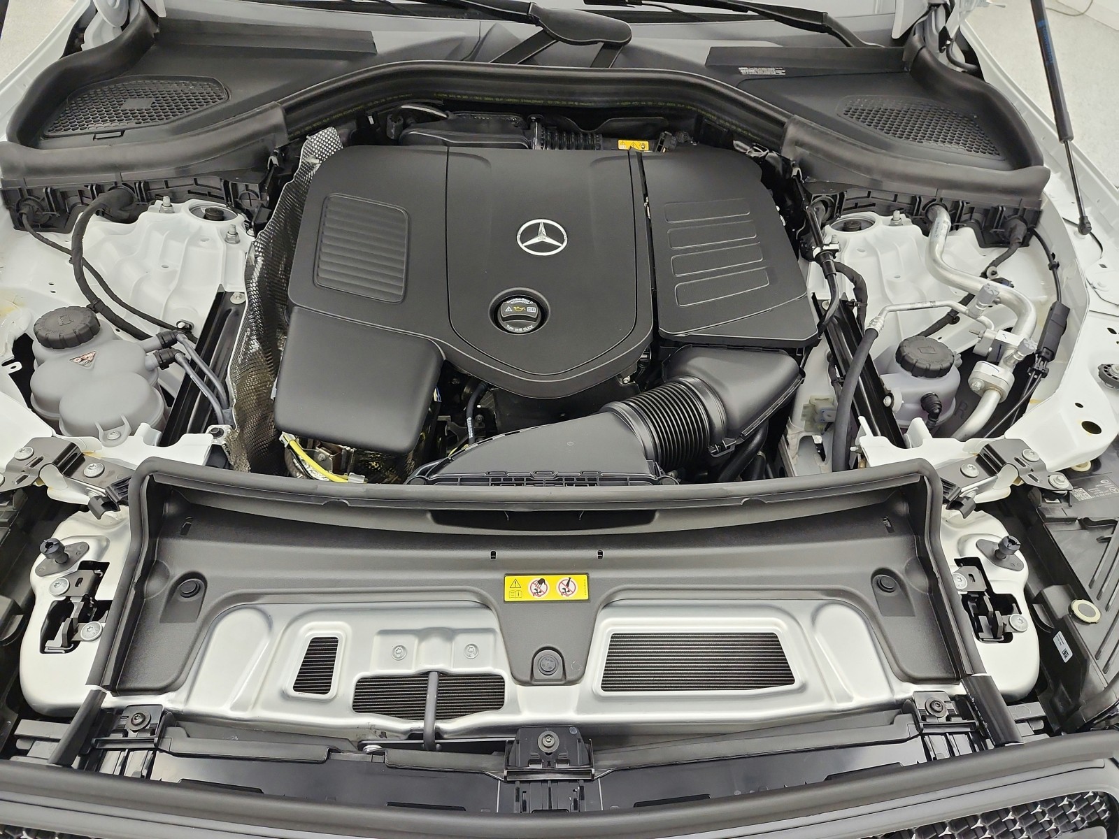 New 2027 Polar White Mercedes-Benz GLC 300 SUV image 12