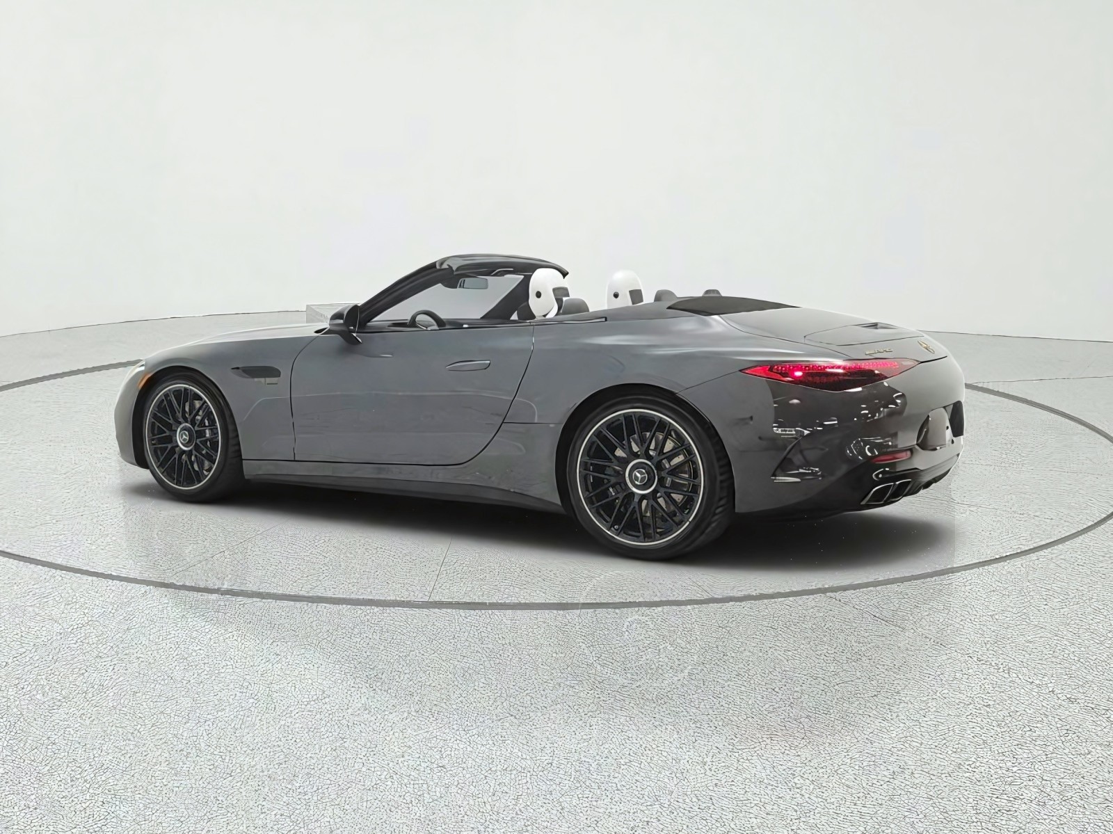 New 2027 MANUFAKTUR Silicon Grey Mercedes-Benz AMG® SL 63 Roadster image 7