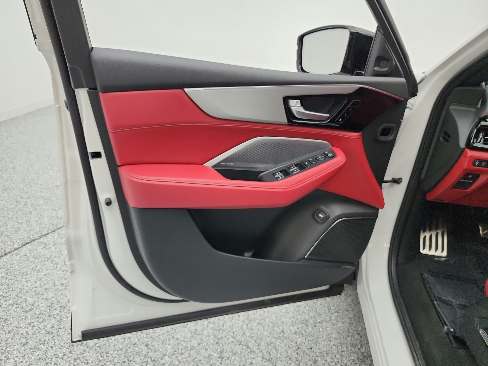 Used 2026 Platinum White Pearl Acura SH-AWD w/A-Spec Advance Package image 15