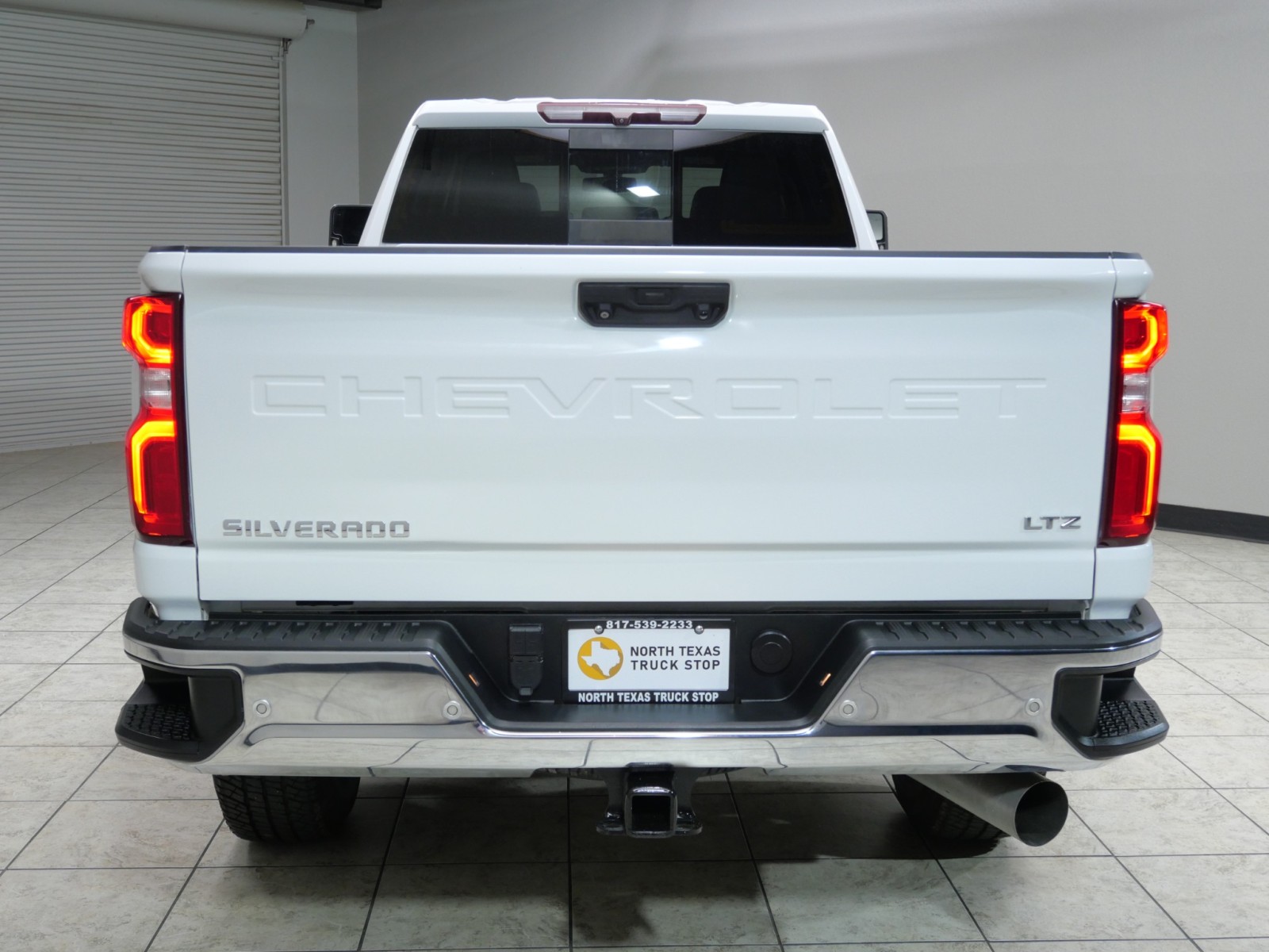 View vehicle photo 7