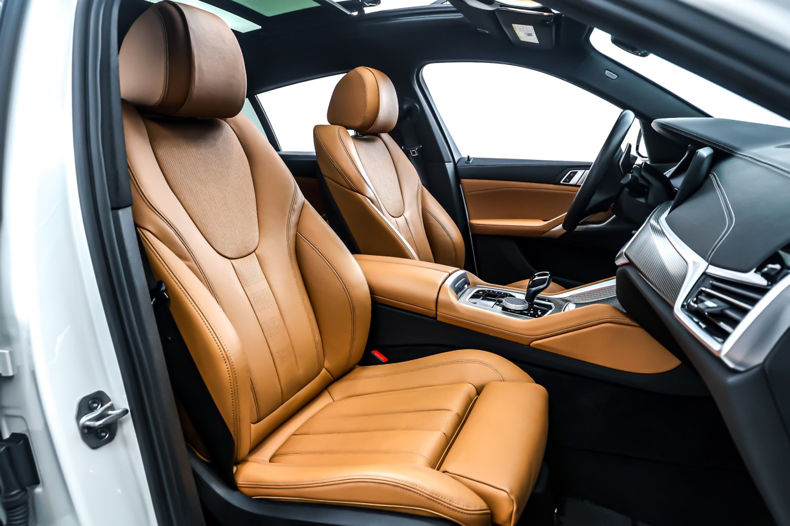 Used 2022 Alpine White BMW xDrive40i Sports Activity Coupe image 7