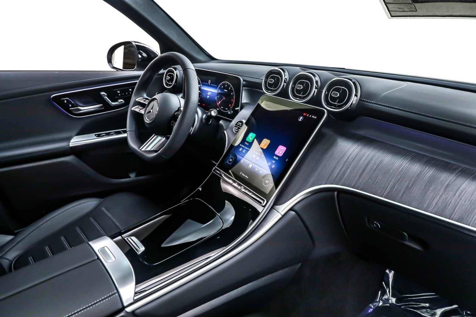 New 2026 Polar White Mercedes-Benz GLC 300 SUV image 5