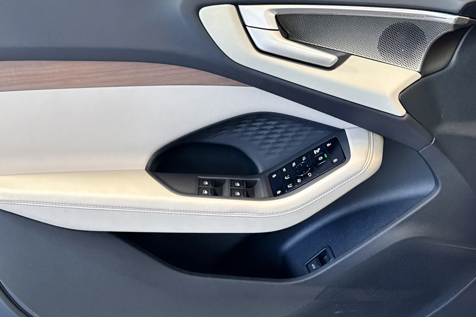 Used 2025 HORIZON BLUE Audi Prestige image 16