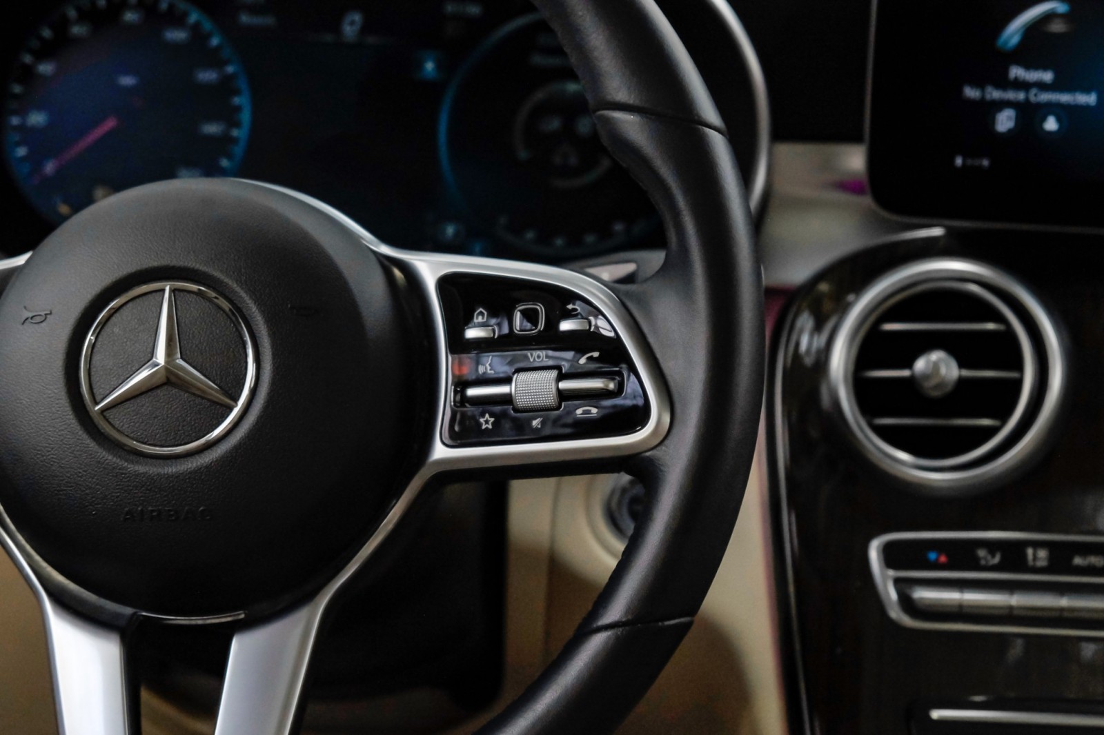 2021 Mercedes-Benz GLC 300 MultimediaPkg DrvrAsstPkg PanoRoof Boards Burm 19