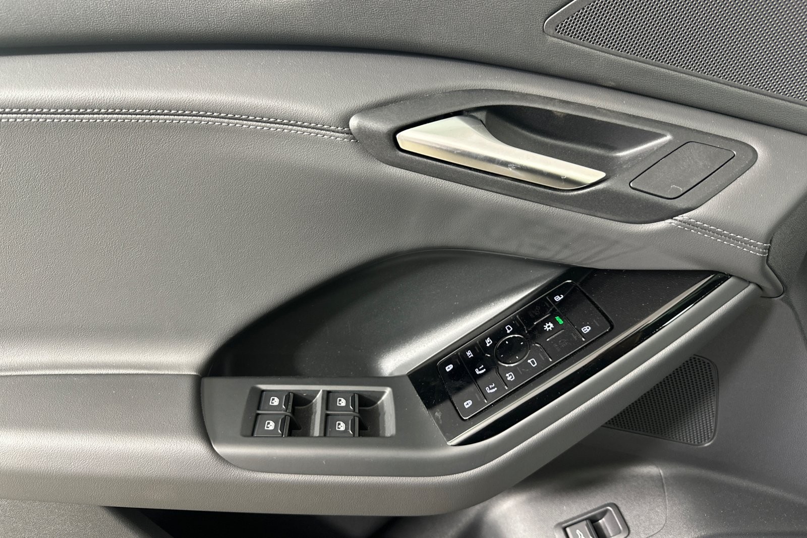 New 2025 Glacier White Metallic Audi Premium quattro image 10