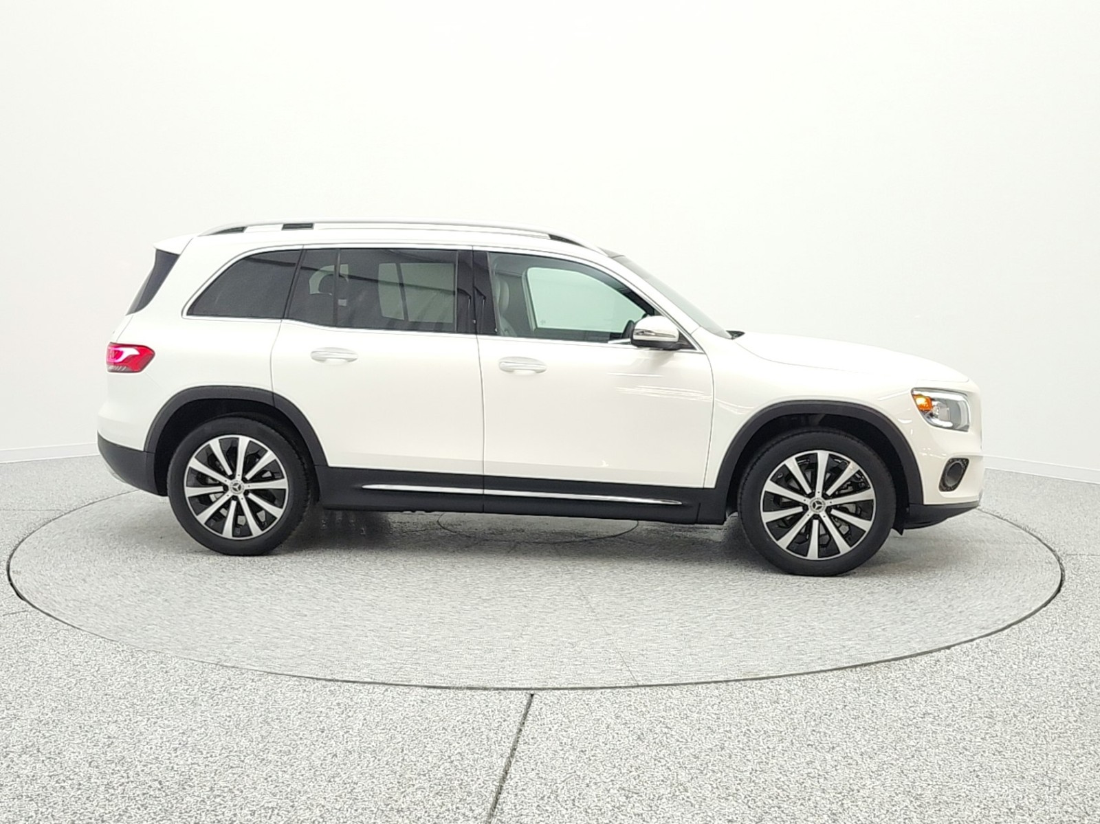 Used 2021 Polar White Mercedes-Benz GLB 250 4MATIC® SUV image 4