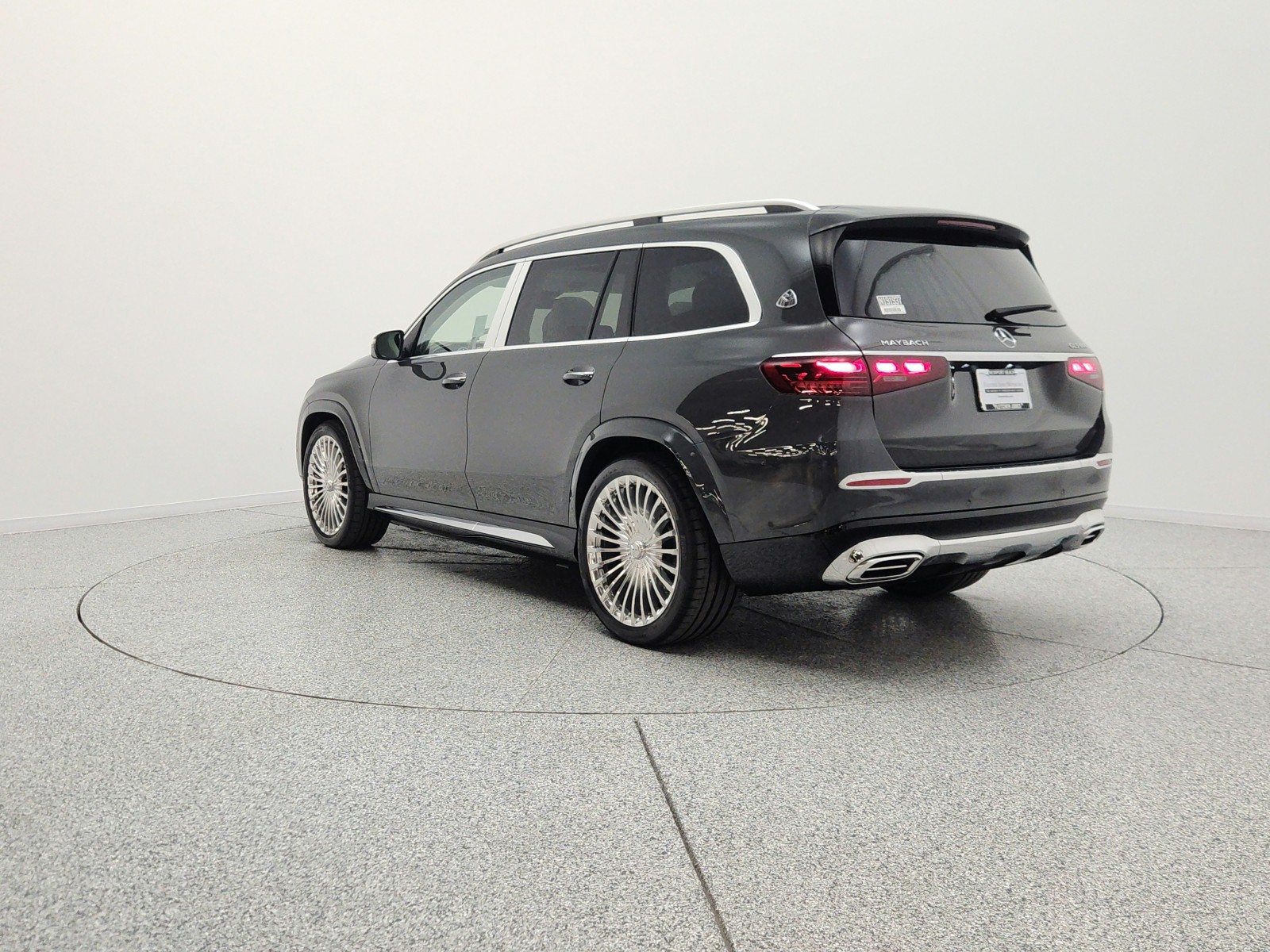 New 2026 MANUFAKTUR Signature Silicon Grey Mercedes-Benz Maybach GLS 600 4MATIC® SUV image 7