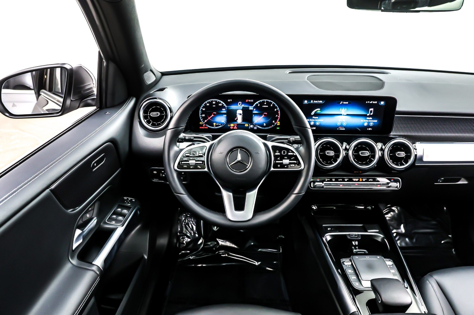 Used 2022 Mountain Grey Metallic Mercedes-Benz GLB 250 SUV image 6