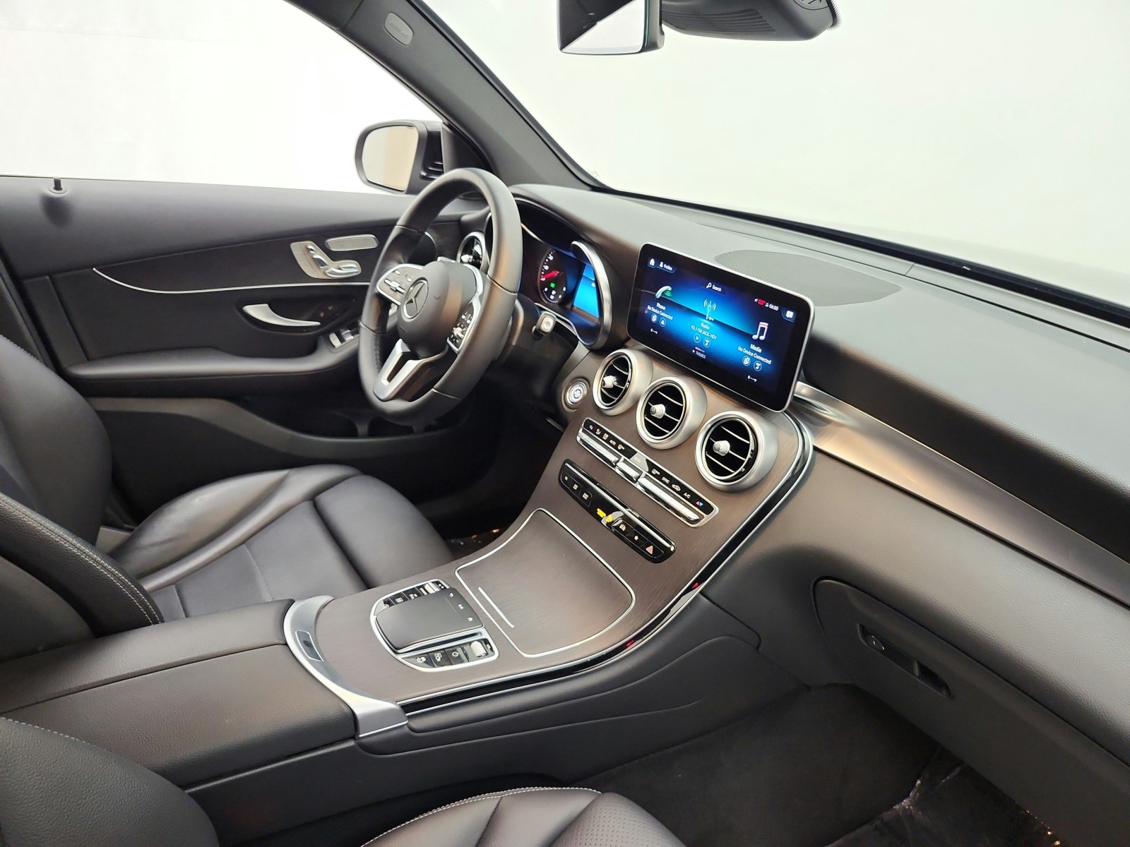 Used 2022 Black Mercedes-Benz GLC 300 SUV image 17