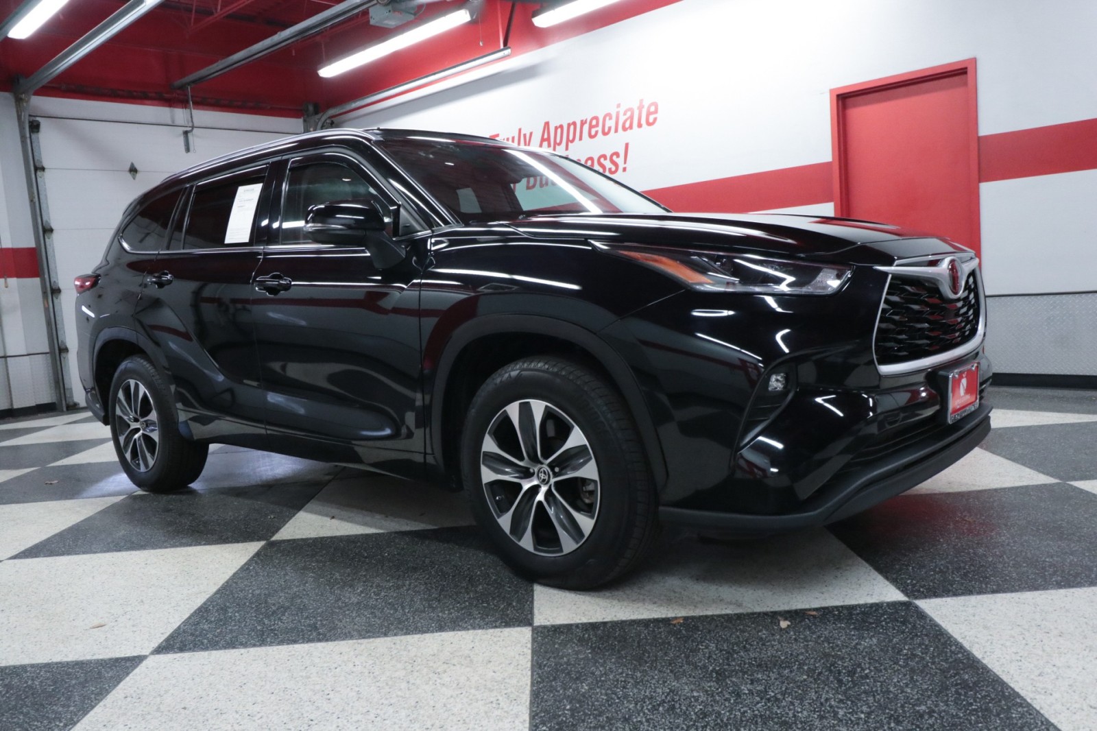 Used Car 2021 Toyota Highlander  Xle For Sale Under $35,000 In Austin, Texas