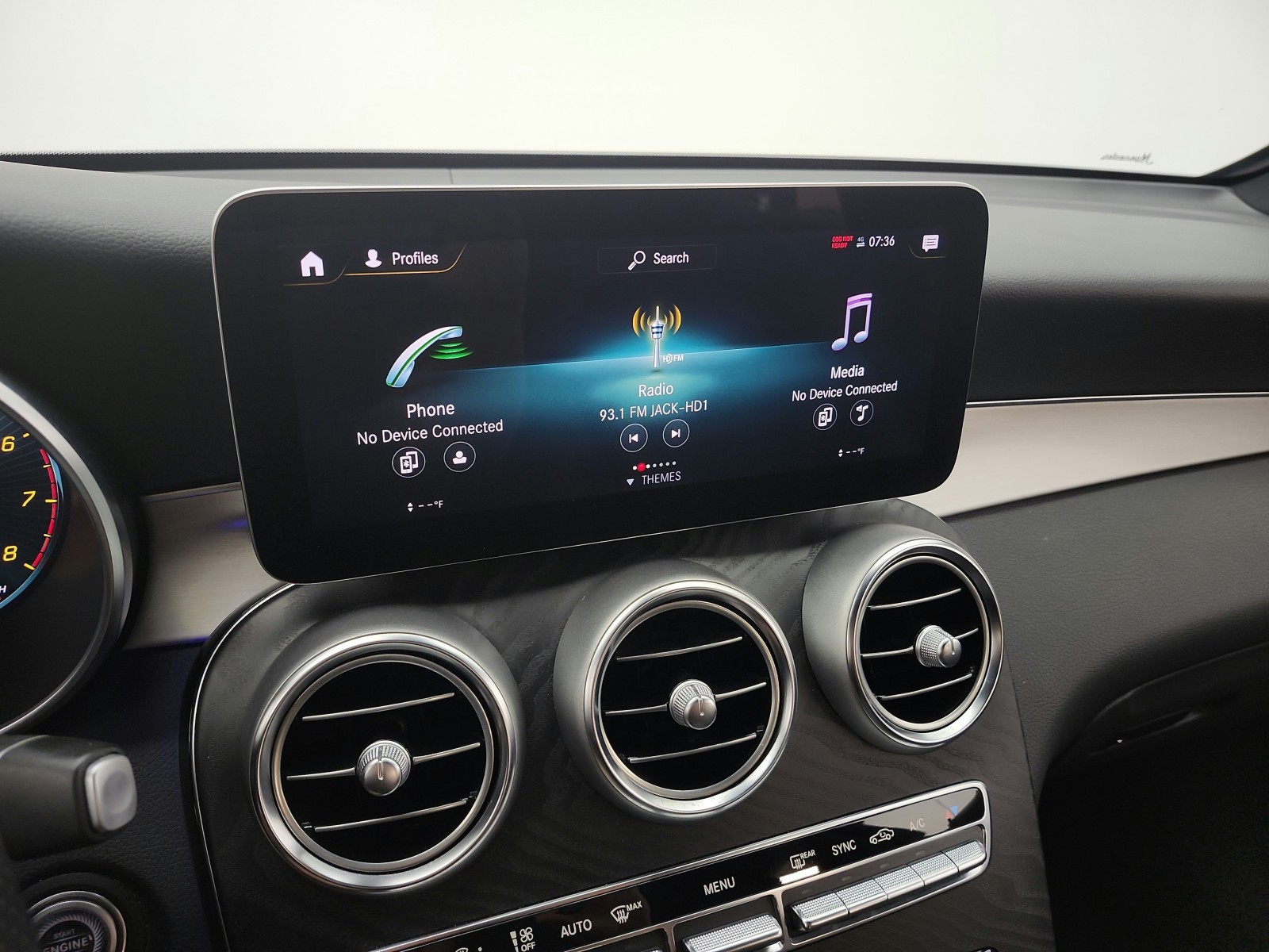 Used 2022 Polar White Mercedes-Benz GLC 300 SUV image 11