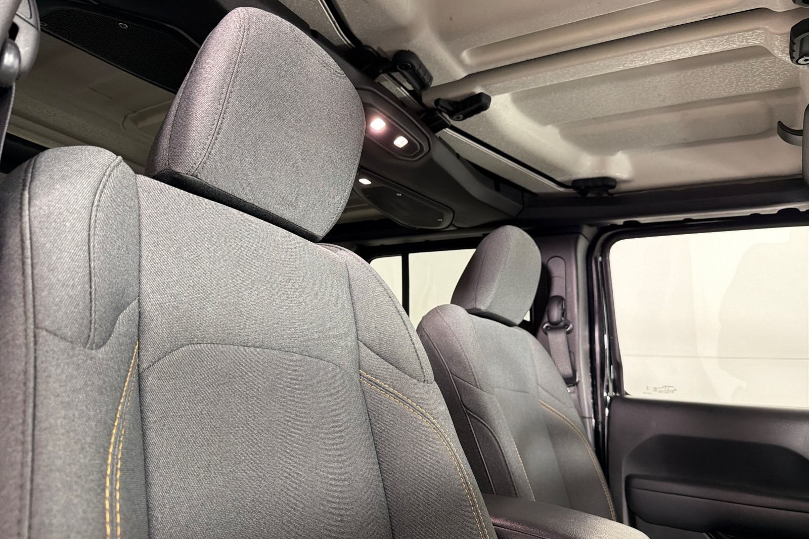 Used 2025 BLACK CLEAR COAT Jeep Sport S 4x4 image 16