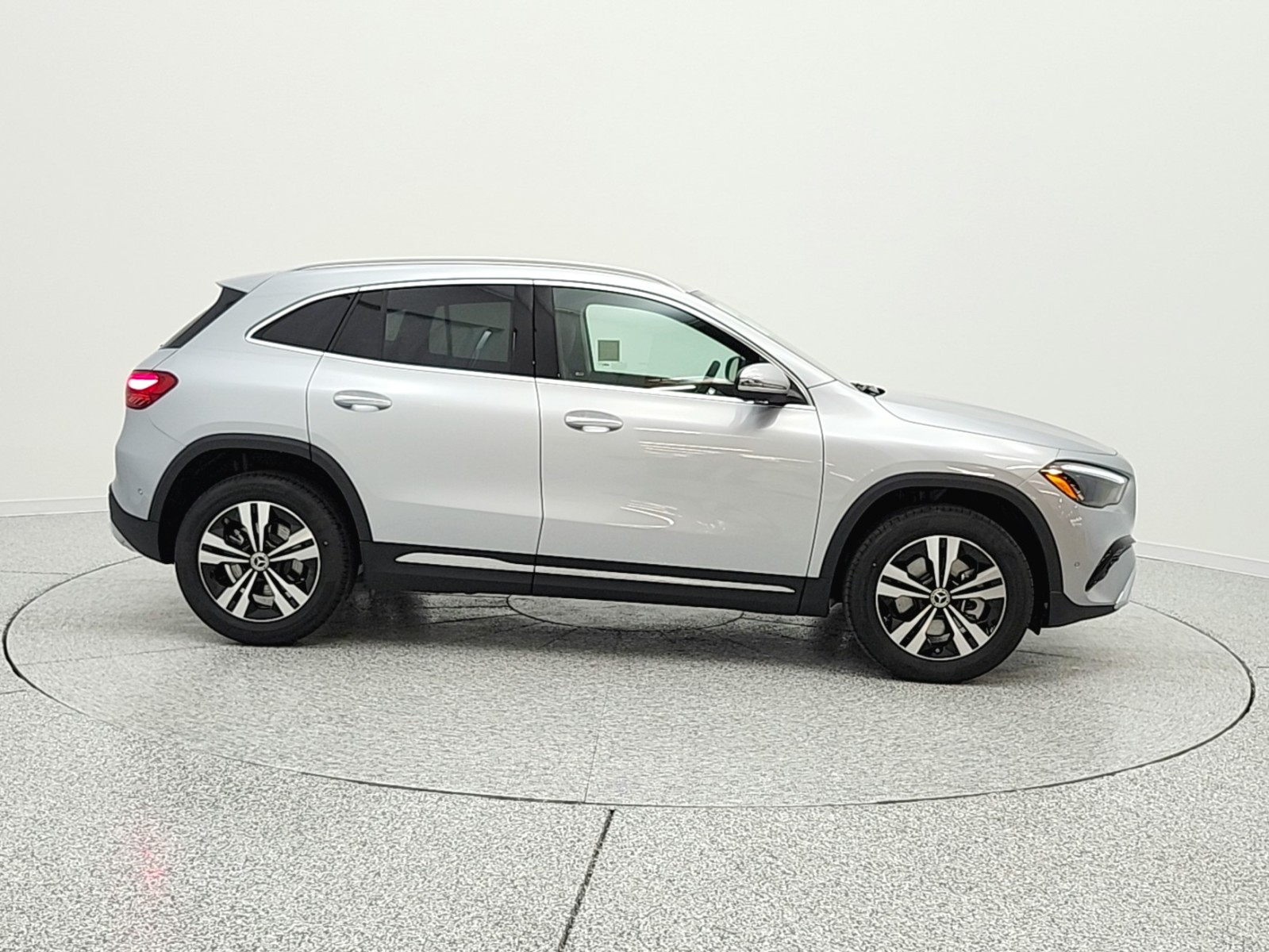 New 2026 Cirrus Silver Metallic Mercedes-Benz GLA 250 image 4