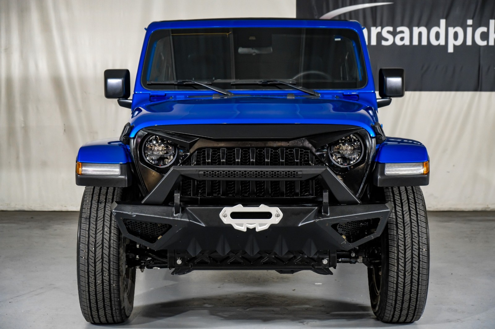 2024 Jeep Wrangler Sahara 3