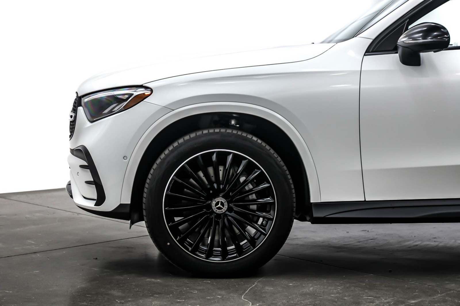 New 2026 Polar White Mercedes-Benz GLC 300 SUV image 10