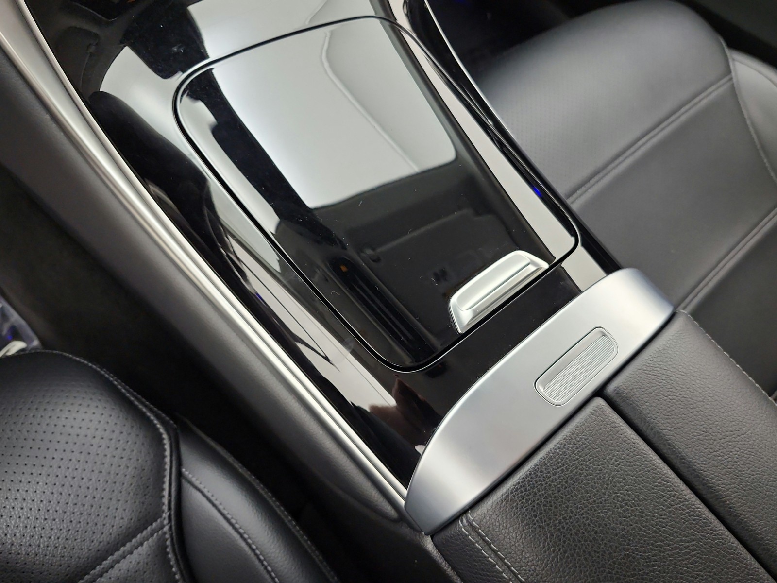 Used 2024 Polar White Mercedes-Benz GLC 300 SUV image 12