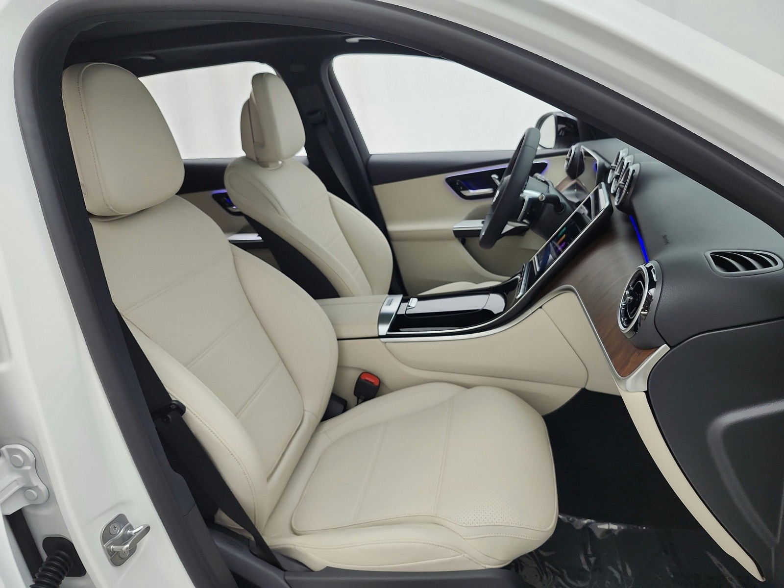 New 2027 Polar White Mercedes-Benz GLC 300 SUV image 14