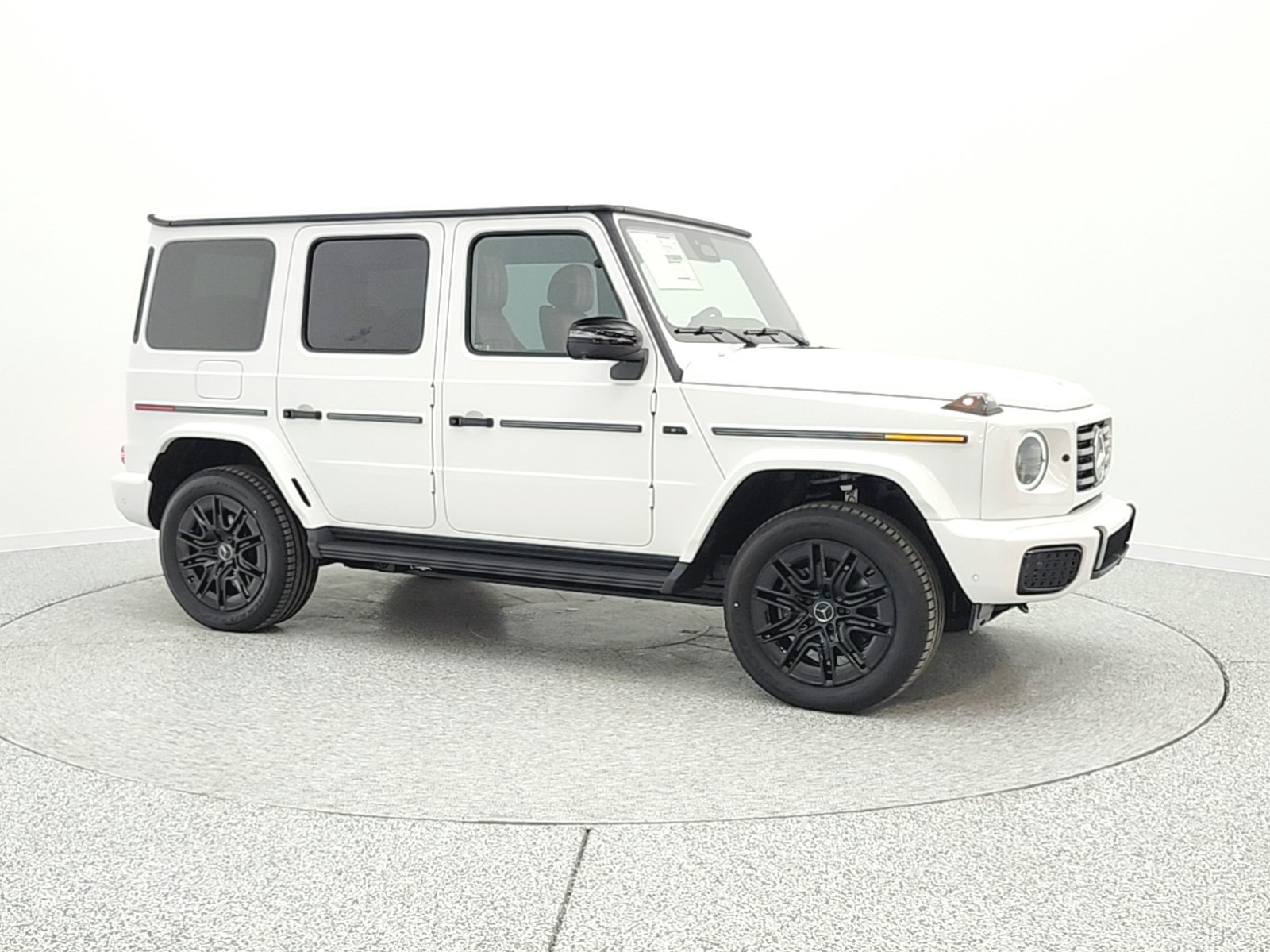 New 2026 MANUFAKTUR Moonlight White Metallic Mercedes-Benz G 580e image 3