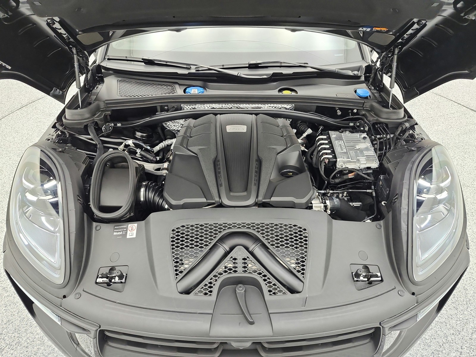 Used 2025 Black Porsche S AWD image 17