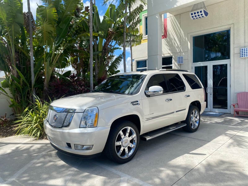 2013 Cadillac Escalade Luxury 1 OWNER LOW MILES 70,251 in ,