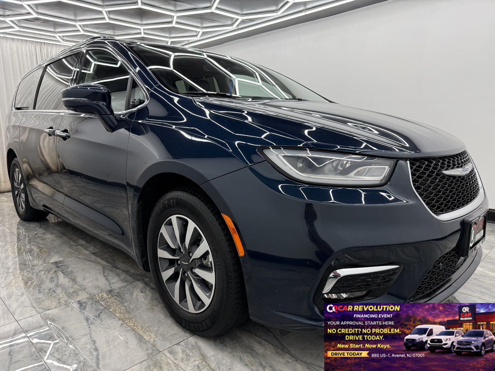 2021 Chrysler Pacifica Hybrid Touring L FWD