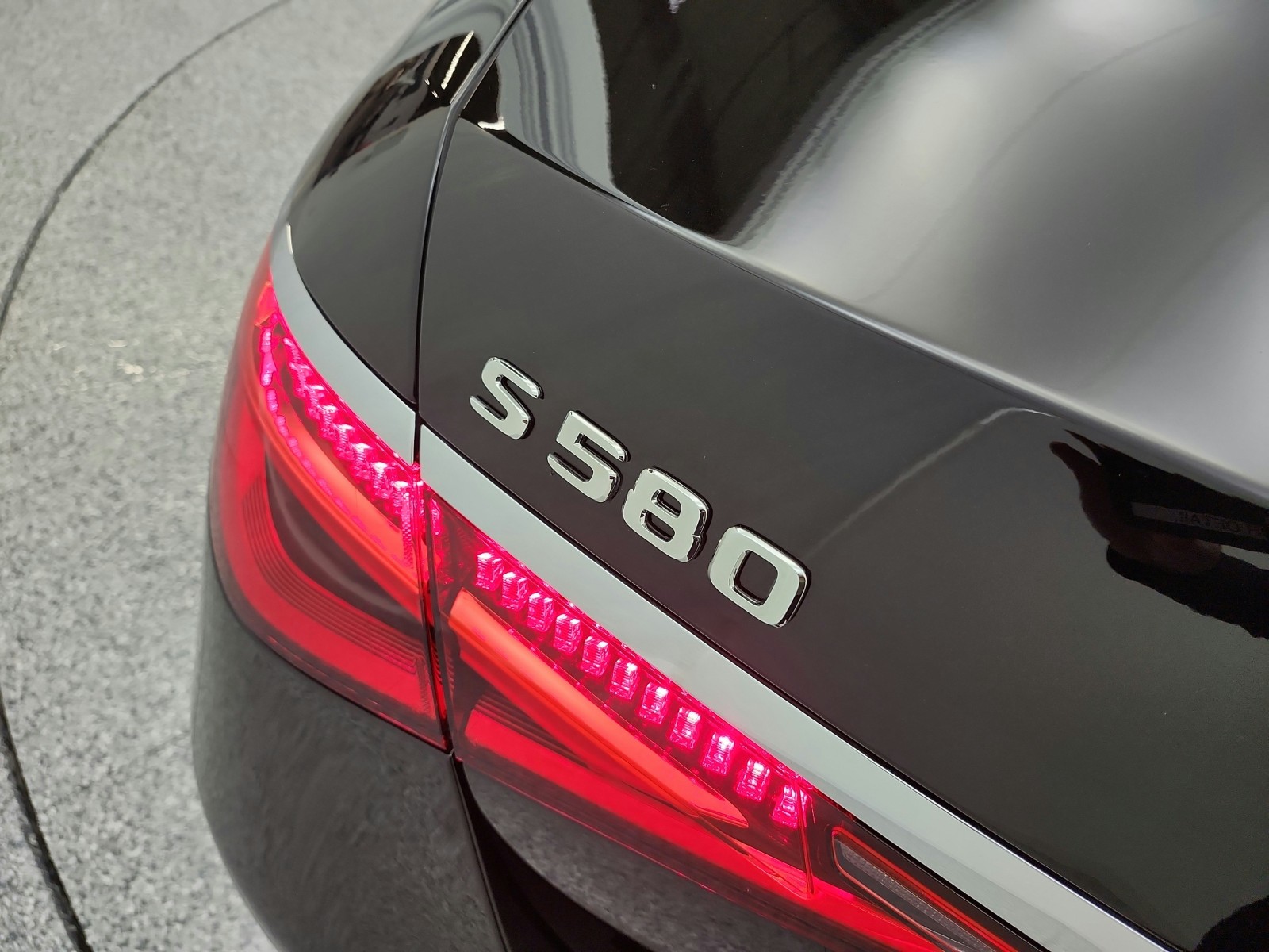 New 2026 Obsidian Black Metallic Mercedes-Benz S 580 image 23